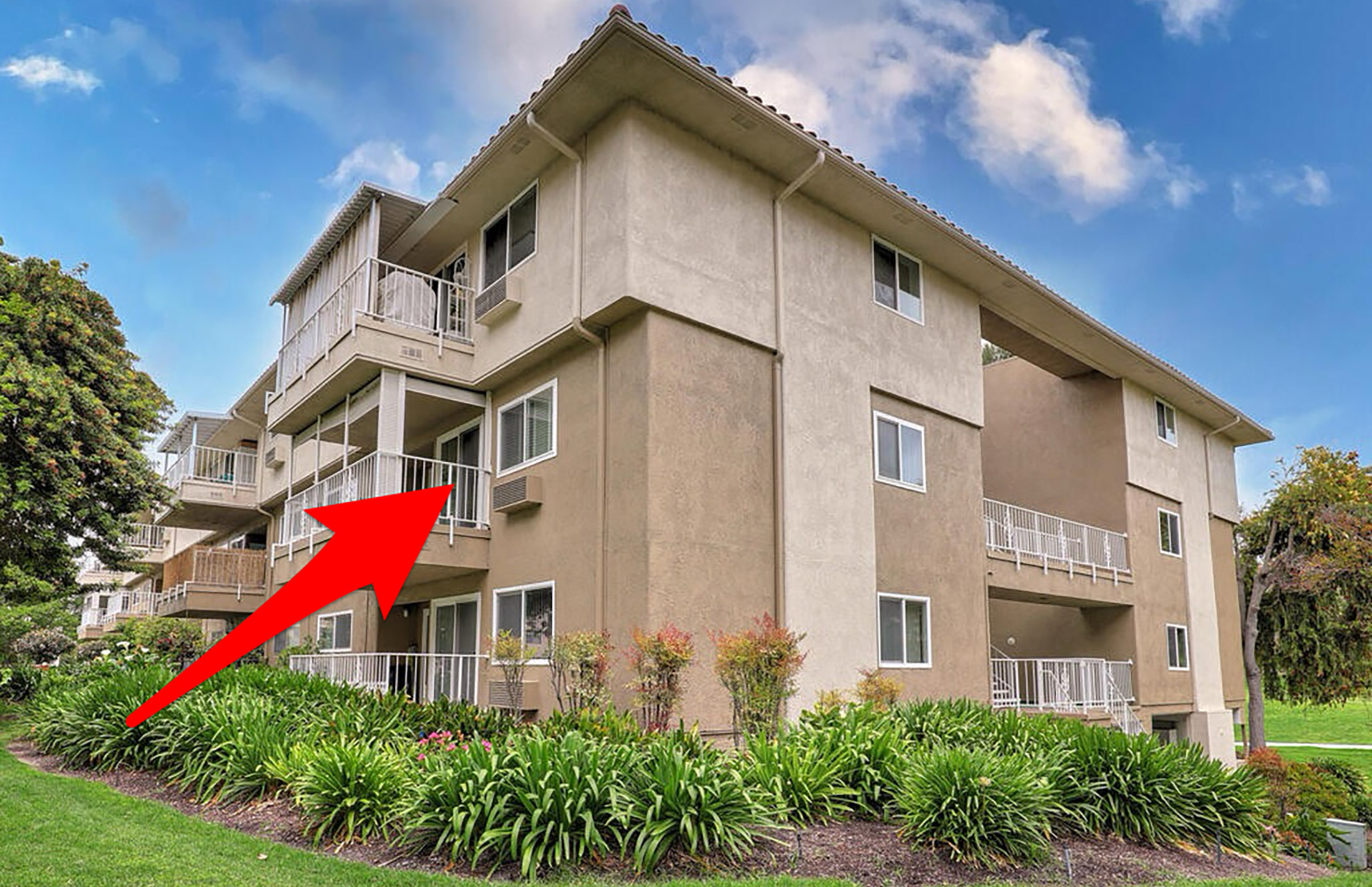 Photo of 2390 Via Mariposa W Unit 2E, Laguna Woods, CA 92637
